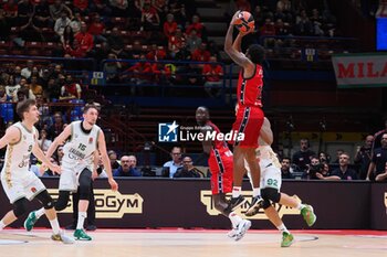 2024-10-17 - Armoni Brooks (EA7 Emporio Armani Olimpia Milano) 3 points shoot - EA7 EMPORIO ARMANI MILANO VS ZALGIRIS KAUNAS - EUROLEAGUE - BASKETBALL