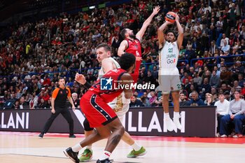 2024-10-17 - Matthew Mitchell (Zalgiris Kaunas) & Nikola Mirotic (EA7 Emporio Armani Olimpia Milano) - EA7 EMPORIO ARMANI MILANO VS ZALGIRIS KAUNAS - EUROLEAGUE - BASKETBALL