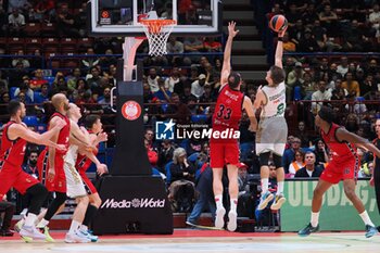 2024-10-17 - Dovydas Giedraitis (Zalgiris Kaunas) & Nikola Mirotic (EA7 Emporio Armani Olimpia Milano) - EA7 EMPORIO ARMANI MILANO VS ZALGIRIS KAUNAS - EUROLEAGUE - BASKETBALL