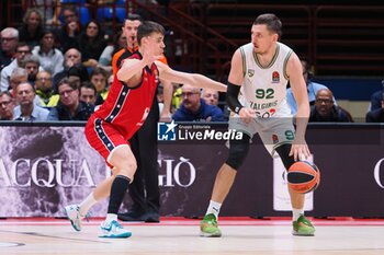 2024-10-17 - Edgaras Ulanovas (Zalgiris Kaunas) & Nenad Dimitrijvevic (EA7 Emporio Armani Olimpia Milano) - EA7 EMPORIO ARMANI MILANO VS ZALGIRIS KAUNAS - EUROLEAGUE - BASKETBALL