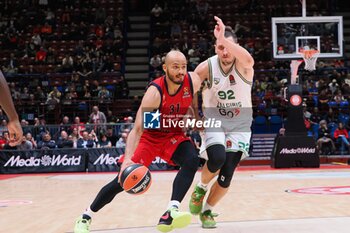 2024-10-17 - Shavon Shields (EA7 Emporio Armani Olimpia Milano) & Edgaras Ulanovas (Zalgiris Kaunas) - EA7 EMPORIO ARMANI MILANO VS ZALGIRIS KAUNAS - EUROLEAGUE - BASKETBALL