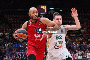 2024-10-17 - Shavon Shields (EA7 Emporio Armani Olimpia Milano) & Edgaras Ulanovas (Zalgiris Kaunas) - EA7 EMPORIO ARMANI MILANO VS ZALGIRIS KAUNAS - EUROLEAGUE - BASKETBALL