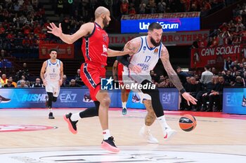 2024-10-24 - Vincent Poirier (Anadolu Efes Istanbul) & Shavon Shields (EA7 Emporio Armani Olimpia Milano) - EA7 EMPORIO ARMANI MILANO VS ANADOLU EFES ISTANBUL - EUROLEAGUE - BASKETBALL