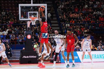 2024-10-24 - Armoni Brooks (EA7 Emporio Armani Olimpia Milano) 3 points shoot - EA7 EMPORIO ARMANI MILANO VS ANADOLU EFES ISTANBUL - EUROLEAGUE - BASKETBALL