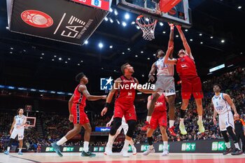 2024-10-24 - Dan Oturo (Anadolu Efes Istanbul) & Leandro Bolmaro (EA7 Emporio Armani Olimpia Milano) - EA7 EMPORIO ARMANI MILANO VS ANADOLU EFES ISTANBUL - EUROLEAGUE - BASKETBALL