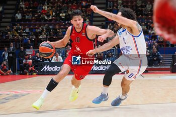 2024-10-24 - Leandro Bolmaro (EA7 Emporio Armani Olimpia Milano) & Shane Larkin (Anadolu Efes Istanbul) - EA7 EMPORIO ARMANI MILANO VS ANADOLU EFES ISTANBUL - EUROLEAGUE - BASKETBALL