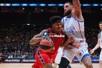 2024-10-24 - Zack LeDay (EA7 Emporio Armani Olimpia Milano) & Vincent Poirier (Anadolu Efes Istanbul) - EA7 EMPORIO ARMANI MILANO VS ANADOLU EFES ISTANBUL - EUROLEAGUE - BASKETBALL