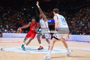 2024-10-24 - Zack LeDay (EA7 Emporio Armani Olimpia Milano) & Dan Oturo (Anadolu Efes Istanbul) - EA7 EMPORIO ARMANI MILANO VS ANADOLU EFES ISTANBUL - EUROLEAGUE - BASKETBALL