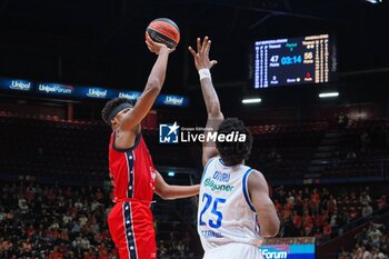 2024-10-24 - Zack LeDay (EA7 Emporio Armani Olimpia Milano) & Dan Oturo (Anadolu Efes Istanbul) - EA7 EMPORIO ARMANI MILANO VS ANADOLU EFES ISTANBUL - EUROLEAGUE - BASKETBALL