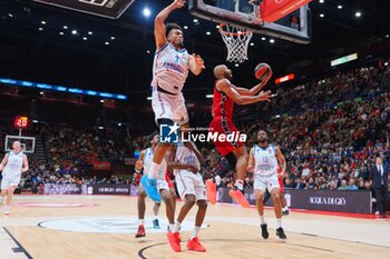 2024-10-24 - Shavon Shields (EA7 Emporio Armani Olimpia Milano) & Jordan Nwora (Anadolu Efes Istanbul) - EA7 EMPORIO ARMANI MILANO VS ANADOLU EFES ISTANBUL - EUROLEAGUE - BASKETBALL