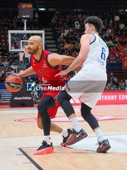 2024-10-24 - Shavon Shields (EA7 Emporio Armani Olimpia Milano) & Elijah Bryant (Anadolu Efes Istanbul) - EA7 EMPORIO ARMANI MILANO VS ANADOLU EFES ISTANBUL - EUROLEAGUE - BASKETBALL