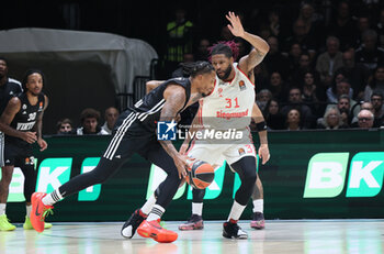 2024-10-29 - Will Clyburn (Virtus Bologna) in action thwarted by Devin Booker (Bayern) during the basketball Turkish Airlines Euroleague match between Virtus Segafredo Bologna and Bayern Monaco at the Unipol Arena, Casalecchio (Bologna), Italy, October 29, 2024 - photo: Michele Nucci - SEGAFREDO VIRTUS BOLOGNA VS BAYERN MUNICH - EUROLEAGUE - BASKETBALL