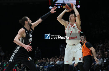 2024-10-29 - Johannes Voigtmann (Bayern) (R) in action thwarted by Tornike Shengelia (Virtus Bologna) during the basketball Turkish Airlines Euroleague match between Virtus Segafredo Bologna and Bayern Monaco at the Unipol Arena, Casalecchio (Bologna), Italy, October 29, 2024 - photo: Michele Nucci - SEGAFREDO VIRTUS BOLOGNA VS BAYERN MUNICH - EUROLEAGUE - BASKETBALL