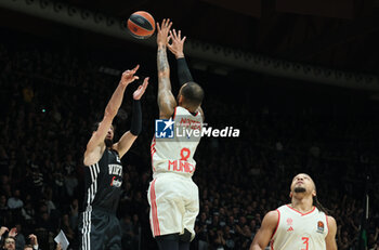 2024-10-29 - Shabazz Napier (Bayern) in action thwarted by Tornike Shengelia (Virtus Bologna) during the basketball Turkish Airlines Euroleague match between Virtus Segafredo Bologna and Bayern Monaco at the Unipol Arena, Casalecchio (Bologna), Italy, October 29, 2024 - photo: Michele Nucci - SEGAFREDO VIRTUS BOLOGNA VS BAYERN MUNICH - EUROLEAGUE - BASKETBALL