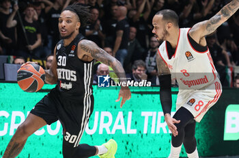 2024-10-29 - Matt Morgan (Virtus Bologna) (L) in action thwarted by Shabazz Napier (Bayern) during the basketball Turkish Airlines Euroleague match between Virtus Segafredo Bologna and Bayern Monaco at the Unipol Arena, Casalecchio (Bologna), Italy, October 29, 2024 - photo: Michele Nucci - SEGAFREDO VIRTUS BOLOGNA VS BAYERN MUNICH - EUROLEAGUE - BASKETBALL