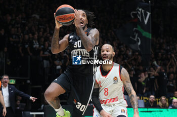 2024-10-29 - Matt Morgan (Virtus Bologna) (L) in action thwarted by Shabazz Napier (Bayern) during the basketball Turkish Airlines Euroleague match between Virtus Segafredo Bologna and Bayern Monaco at the Unipol Arena, Casalecchio (Bologna), Italy, October 29, 2024 - photo: Michele Nucci - SEGAFREDO VIRTUS BOLOGNA VS BAYERN MUNICH - EUROLEAGUE - BASKETBALL