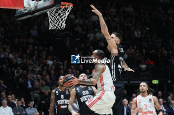 2024-10-29 - Shabazz Napier (Bayern) in action thwarted by Achille Polonara (Virtus Bologna) during the basketball Turkish Airlines Euroleague match between Virtus Segafredo Bologna and Bayern Monaco at the Unipol Arena, Casalecchio (Bologna), Italy, October 29, 2024 - photo: Michele Nucci - SEGAFREDO VIRTUS BOLOGNA VS BAYERN MUNICH - EUROLEAGUE - BASKETBALL