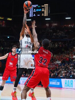 2024-10-31 - Will Clyburn (Virtus Segafredo Bologna) & Josh Nebo (EA7 Emporio Armani Olimpia Milano) - EA7 EMPORIO ARMANI MILANO VS SEGAFREDO VIRTUS BOLOGNA - EUROLEAGUE - BASKETBALL