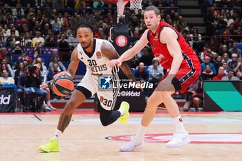 2024-10-31 - Matt Morgan (Virtus Segafredo Bologna) & Fabien Causeur (EA7 Emporio Armani Olimpia Milano) - EA7 EMPORIO ARMANI MILANO VS SEGAFREDO VIRTUS BOLOGNA - EUROLEAGUE - BASKETBALL