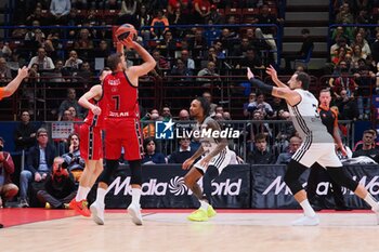 2024-10-31 - Stefano Tonut (EA7 Emporio Armani Olimpia Milano) - EA7 EMPORIO ARMANI MILANO VS SEGAFREDO VIRTUS BOLOGNA - EUROLEAGUE - BASKETBALL