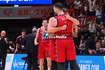 2024-10-31 - Giampaolo Ricci (EA7 Emporio Armani Olimpia Milano) & Stefano Tonut (EA7 Emporio Armani Olimpia Milano) - EA7 EMPORIO ARMANI MILANO VS SEGAFREDO VIRTUS BOLOGNA - EUROLEAGUE - BASKETBALL