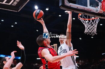 2024-10-31 - Fabien Causeur (EA7 Emporio Armani Olimpia Milano) - EA7 EMPORIO ARMANI MILANO VS SEGAFREDO VIRTUS BOLOGNA - EUROLEAGUE - BASKETBALL