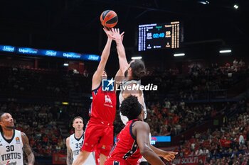 2024-10-31 - Fabien Causeur (EA7 Emporio Armani Olimpia Milano) - EA7 EMPORIO ARMANI MILANO VS SEGAFREDO VIRTUS BOLOGNA - EUROLEAGUE - BASKETBALL