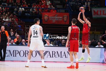 2024-11-07 - Leandro Bolmaro (EA7 Emporio Armani Olimpia Milano) 3 points shoot - EA7 EMPORIO ARMANI MILANO VS REAL MADRID - EUROLEAGUE - BASKETBALL