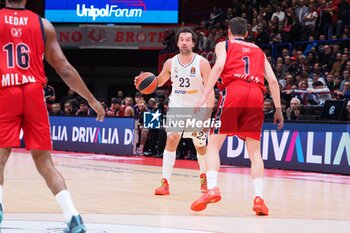 2024-11-07 - Seegio Llull (Real Madrid) & Nenad Dimitrijvevic (EA7 Emporio Armani Olimpia Milano) - EA7 EMPORIO ARMANI MILANO VS REAL MADRID - EUROLEAGUE - BASKETBALL