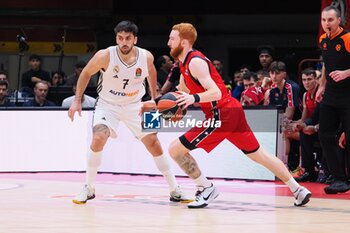 2024-11-07 - Nico Mannion (EA7 Emporio Armani Olimpia Milano) & Facundo Campazzo (Real Madrid) - EA7 EMPORIO ARMANI MILANO VS REAL MADRID - EUROLEAGUE - BASKETBALL