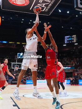 2024-11-07 - Walter Tavares (Real Madrid) & Zack LeDay (EA7 Emporio Armani Olimpia Milano) - EA7 EMPORIO ARMANI MILANO VS REAL MADRID - EUROLEAGUE - BASKETBALL