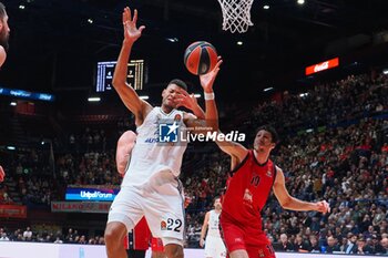 2024-11-07 - Walter Tavares (Real Madrid) & Leandro Bolmaro (EA7 Emporio Armani Olimpia Milano) - EA7 EMPORIO ARMANI MILANO VS REAL MADRID - EUROLEAGUE - BASKETBALL