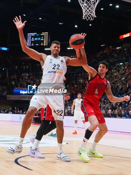 2024-11-07 - Walter Tavares (Real Madrid) & Leandro Bolmaro (EA7 Emporio Armani Olimpia Milano) - EA7 EMPORIO ARMANI MILANO VS REAL MADRID - EUROLEAGUE - BASKETBALL