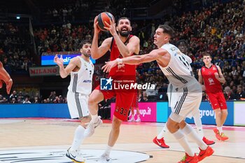 2024-11-07 - Nikola Mirotic (EA7 Emporio Armani Olimpia Milano) & Mario Hezonja (Real Madrid) - EA7 EMPORIO ARMANI MILANO VS REAL MADRID - EUROLEAGUE - BASKETBALL