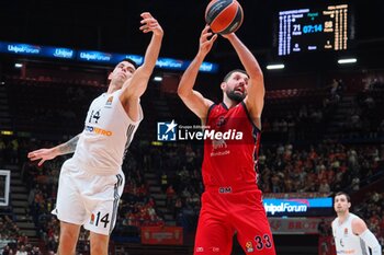 2024-11-07 - Gabriel Deck (Real Madrid) & Nikola Mirotic (EA7 Emporio Armani Olimpia Milano) - EA7 EMPORIO ARMANI MILANO VS REAL MADRID - EUROLEAGUE - BASKETBALL