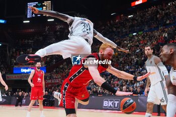 2024-11-07 - Nico Mannion (EA7 Emporio Armani Olimpia Milano) & Eli Ndiaye (Real Madrid) - EA7 EMPORIO ARMANI MILANO VS REAL MADRID - EUROLEAGUE - BASKETBALL