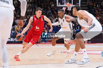 2024-11-07 - Nenad Dimitrijvevic (EA7 Emporio Armani Olimpia Milano) & Xavier Rathan-Mayes (Real Madrid) - EA7 EMPORIO ARMANI MILANO VS REAL MADRID - EUROLEAGUE - BASKETBALL