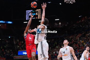 2024-11-07 - Zack LeDay (EA7 Emporio Armani Olimpia Milano) thwarted by Walter Tavares (Real Madrid) - EA7 EMPORIO ARMANI MILANO VS REAL MADRID - EUROLEAGUE - BASKETBALL