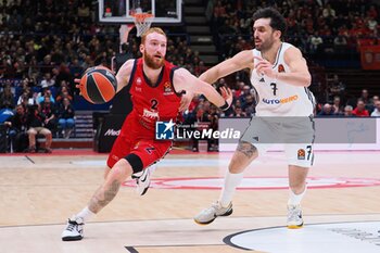 2024-11-07 - Nico Mannion (EA7 Emporio Armani Olimpia Milano) & Facundo Campazzo (Real Madrid) - EA7 EMPORIO ARMANI MILANO VS REAL MADRID - EUROLEAGUE - BASKETBALL