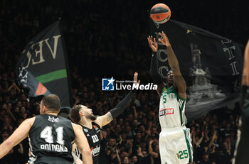 2024-11-15 - Kendrick Nunn (Athens) (R) in action thwarted by Isaia Cordinier (Virtus Bologna) during the basketball Turkish Airlines Euroleague match between Virtus Segafredo Bologna and Panathinaikos Aktor Athens at the Unipol Arena, Casalecchio (Bologna), Italy, November 15, 2024 - photo: Michele Nucci - SEGAFREDO VIRTUS BOLOGNA VS PANATHINAIKOS AKTOR ATHENS - EUROLEAGUE - BASKETBALL