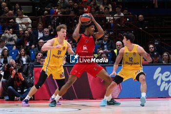 2024-11-21 - Zack LeDay (EA7 Emporio Armani Olimpia Milano) & Rokas Jokubaitis (Maccabi Playtika Tel Aviv) - EA7 EMPORIO ARMANI MILANO VS MACCABI PLAYTIKA TELAVIV - EUROLEAGUE - BASKETBALL