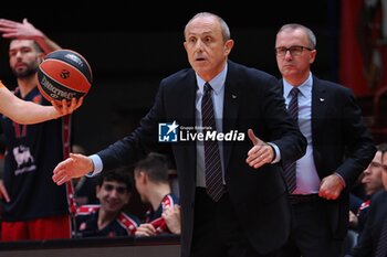 2024-11-21 - Ettore Messina, head coach EA7 Emporio Armani Olimpia Milano & Mario Fioretti, assistant coach EA7 Emporio Armani Olimpia Milano - EA7 EMPORIO ARMANI MILANO VS MACCABI PLAYTIKA TELAVIV - EUROLEAGUE - BASKETBALL