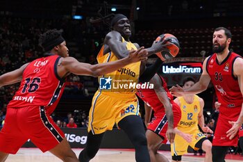 2024-11-21 - Wenyen Gabriel (Maccabi Playtika Tel Aviv) - EA7 EMPORIO ARMANI MILANO VS MACCABI PLAYTIKA TELAVIV - EUROLEAGUE - BASKETBALL