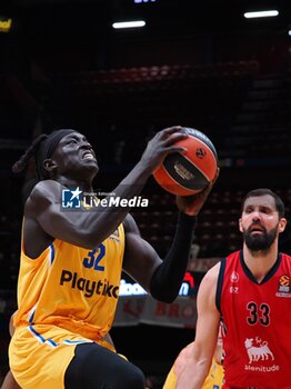 2024-11-21 - Wenyen Gabriel (Maccabi Playtika Tel Aviv) & Nikola Mirotic (EA7 Emporio Armani Olimpia Milano) - EA7 EMPORIO ARMANI MILANO VS MACCABI PLAYTIKA TELAVIV - EUROLEAGUE - BASKETBALL