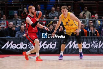 2024-11-21 - Nico Mannion (EA7 Emporio Armani Olimpia Milano) & Rokas Jokubaitis (Maccabi Playtika Tel Aviv) - EA7 EMPORIO ARMANI MILANO VS MACCABI PLAYTIKA TELAVIV - EUROLEAGUE - BASKETBALL