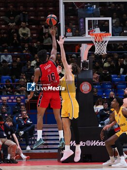 2024-11-21 - Zack LeDay (EA7 Emporio Armani Olimpia Milano) - EA7 EMPORIO ARMANI MILANO VS MACCABI PLAYTIKA TELAVIV - EUROLEAGUE - BASKETBALL