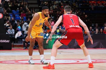 2024-11-21 - David De Julius (Maccabi Playtika Tel Aviv) & Nenad Dimitrijvevic (EA7 Emporio Armani Olimpia Milano) - EA7 EMPORIO ARMANI MILANO VS MACCABI PLAYTIKA TELAVIV - EUROLEAGUE - BASKETBALL