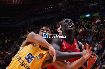 2024-11-21 - Ousmane Diop (EA7 Emporio Armani Olimpia Milano) & David De Julius (Maccabi Playtika Tel Aviv) - EA7 EMPORIO ARMANI MILANO VS MACCABI PLAYTIKA TELAVIV - EUROLEAGUE - BASKETBALL