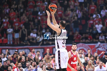 2024-10-15 - 33 Nikola Mirotic of EA7 Emporio Armani Milan is playing during the Euroleague, Round 3 match between Olympiacos Piraeus and EA7 Emporio Armani Milan at Peace and Friendship Stadium on October 15, 2024, Piraeus, Greece. - OLYMPIACOS VS EA7 EMPORIO ARMANI MILAN - EUROLEAGUE - BASKETBALL