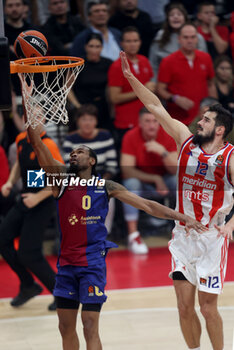 2024-10-18 - Kevin Punter Barcelona Basquet, Nikola Kalinic Crvena Zvezda during the Turkish Airlines Euroleague basketball match between Crvena Zvezda Meridianbet Belgrade and FC Barcelona on 18 October 2024 at Belgrade Arena in Belgrade, Serbia - BASKETBALL - EUROLEAGUE - CRVENA ZVEZDA V FC BARCELONA - EUROLEAGUE - BASKETBALL